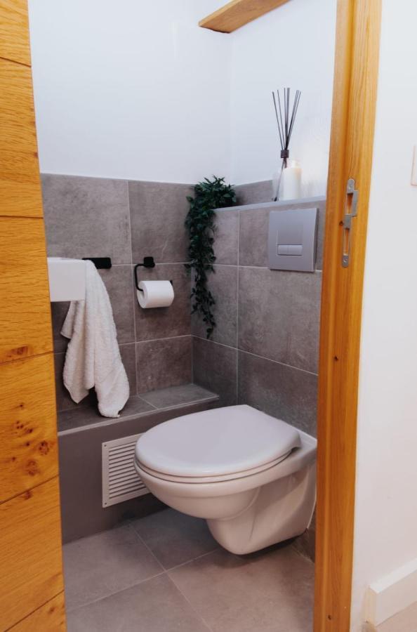 Perfect Family-oriented And Renovated Townhouse In The Old * Antibes