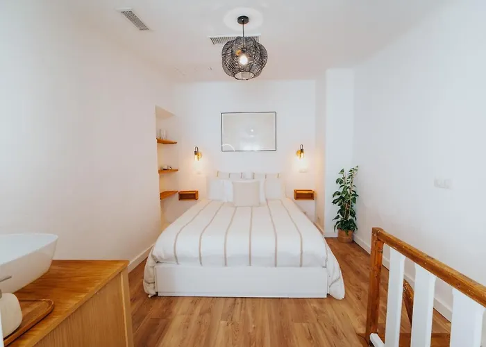 Perfect Family-Oriented And Renovated Townhouse In The Old Antibes