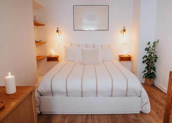 Perfect Family-Oriented And Renovated Townhouse In The Old Antibes