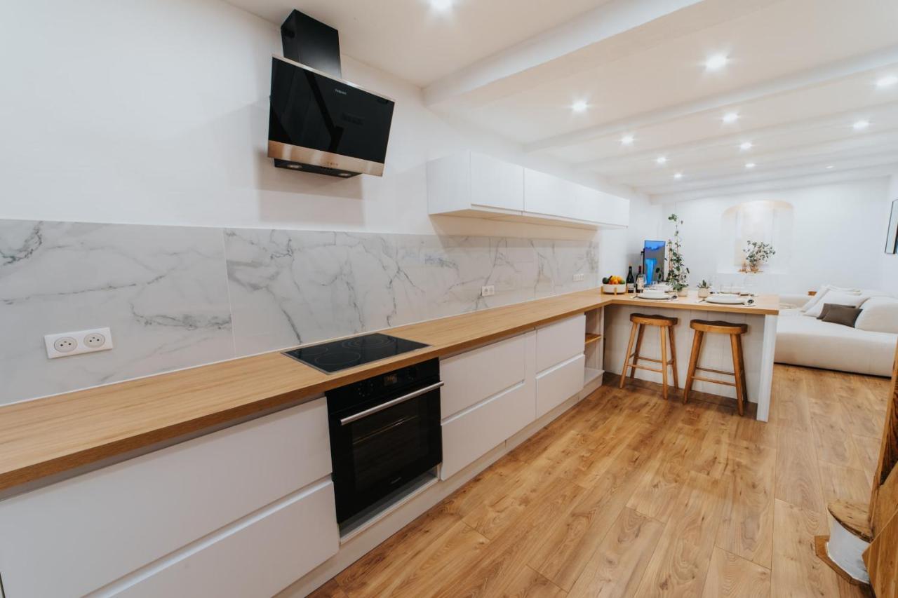 Perfect Family-oriented And Renovated Townhouse In The Old Apartment *